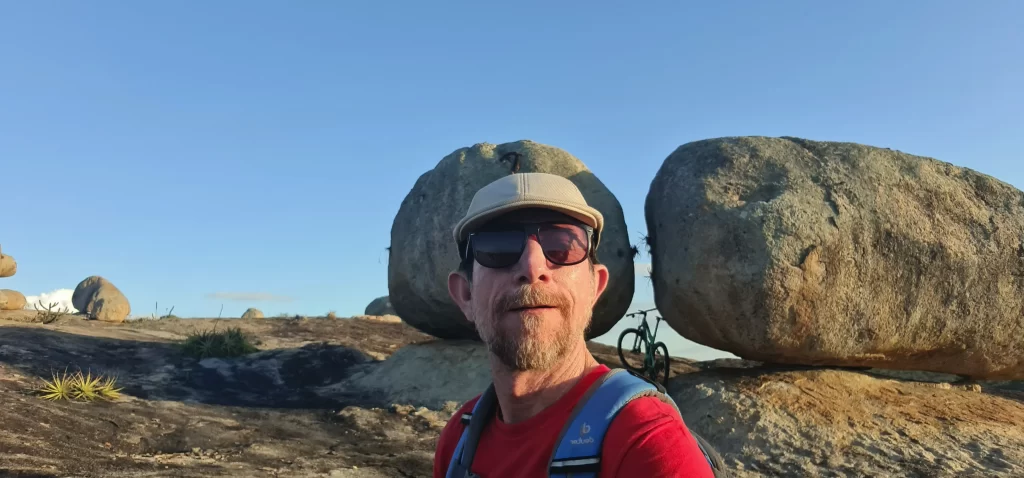 O cicloturismo rural vai muito além do simples ato de pedalar. Ele representa uma forma de turismo sustentável, que valoriza a cultura local, movimenta a economia de pequenas cidades e proporciona ao ciclista uma experiência única de imersão na vida do campo. Nos últimos anos, o interesse por essa prática tem crescido, especialmente entre quem procura alternativas mais saudáveis e conscientes de lazer e viagem.