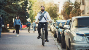 Nesta quinta-feira, dia 25 de setembro de 2025, comemora-se o Dia Nacional do Trânsito — uma data que nos convida a refletir sobre como nossas escolhas de mobilidade impactam a vida em sociedade.