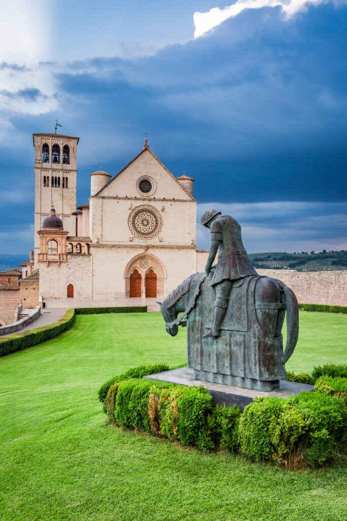 Eu sempre digo que "viajar é lavar a alma", mas quando se viaja de bicicleta, o banho é de pura alegria e emoção. E o que acontece quando unimos essa paixão a um dos roteiros mais espirituais e históricos da Europa? Uma jornada de superação, fé e paisagens inesquecíveis.
