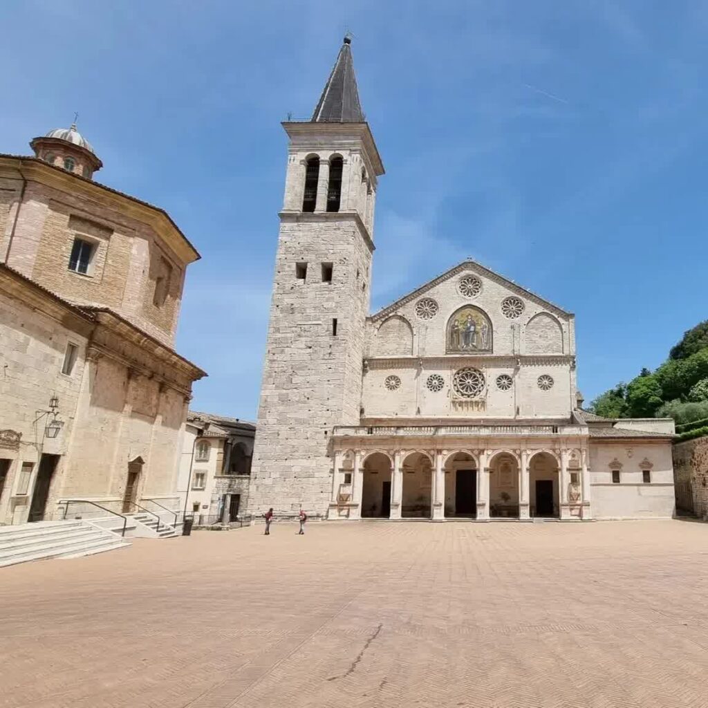 Eu sempre digo que "viajar é lavar a alma", mas quando se viaja de bicicleta, o banho é de pura alegria e emoção. E o que acontece quando unimos essa paixão a um dos roteiros mais espirituais e históricos da Europa? Uma jornada de superação, fé e paisagens inesquecíveis.