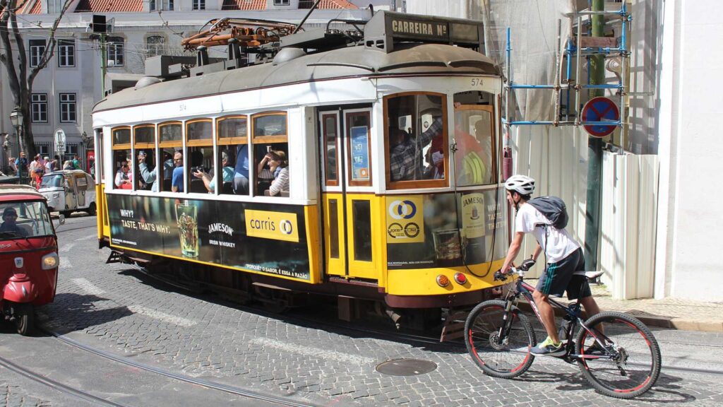 Estudo da USP mostra que pedalar em áreas verdes amplia o bem-estar psicológico. Entenda os detalhes dessa pesquisa e como escolher seu próximo rolê fazendo bem ao corpo, à mente e ao planeta.