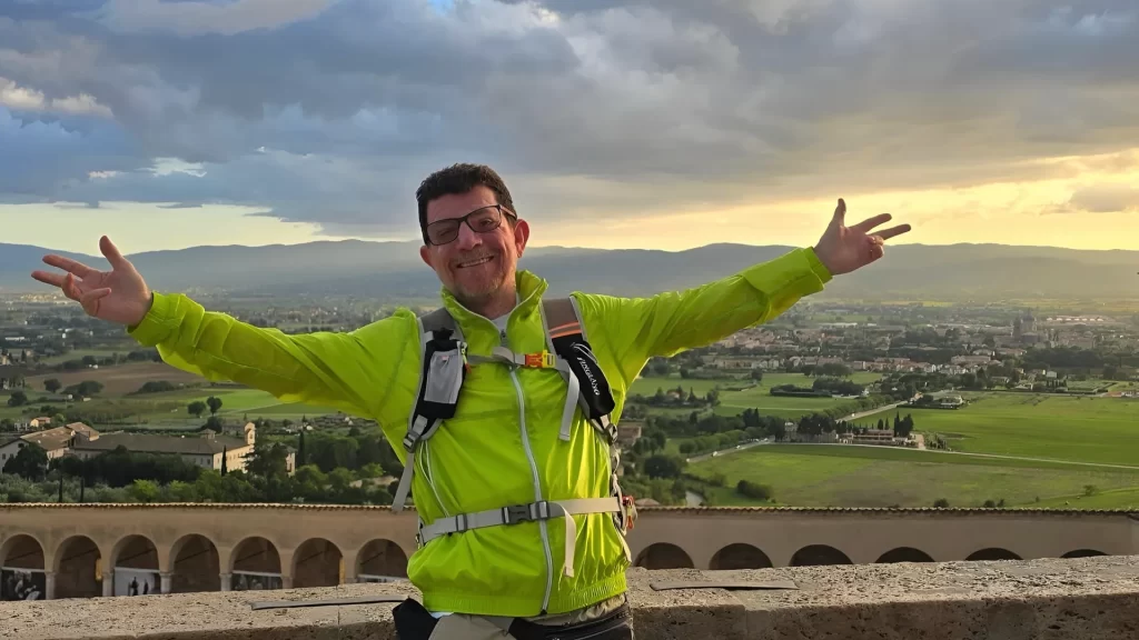 Viajar de bicicleta é sentir o tempo em outro ritmo. É transformar o caminho em parte da jornada, é conversar com quem cruza o seu trajeto e descobrir que o mundo é muito mais próximo quando se está sobre duas rodas