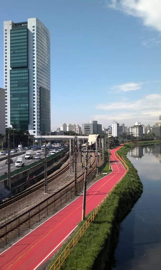 Melhores ciclovias das capitais, Da orla carioca à revolução no asfalto de São Paulo e Fortaleza: um raio-x das capitais que estão aprendendo a respeitar quem pedala, com o olhar crítico de quem luta pelo direito à cidade.