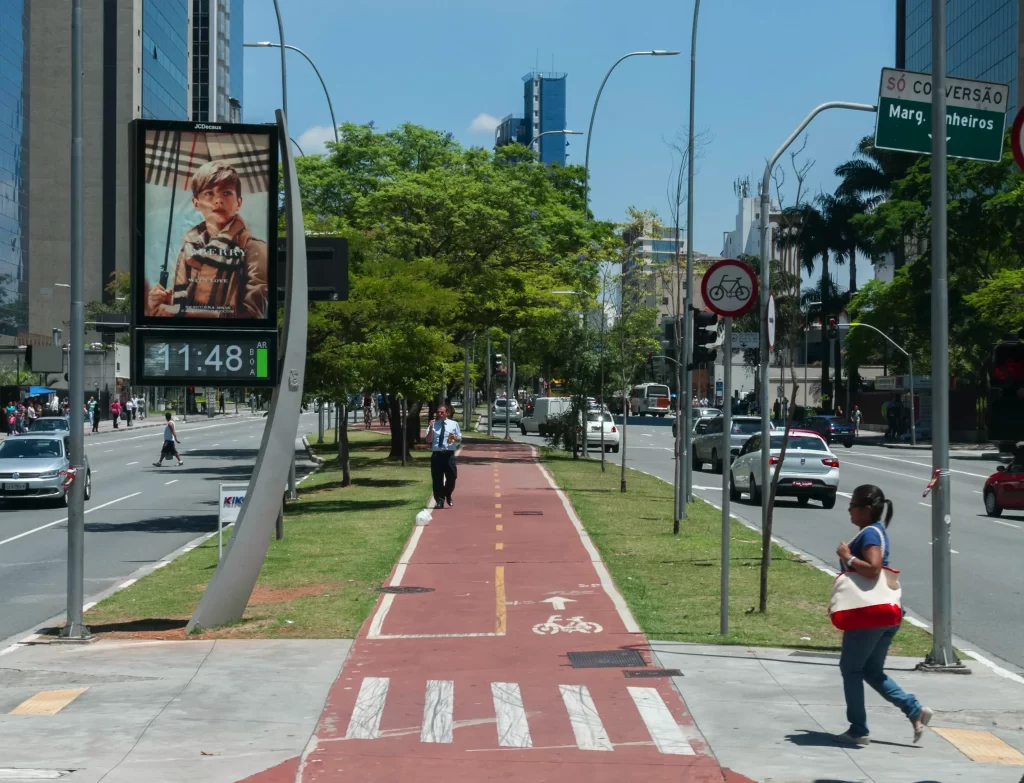Melhores ciclovias das capitais, Da orla carioca à revolução no asfalto de São Paulo e Fortaleza: um raio-x das capitais que estão aprendendo a respeitar quem pedala, com o olhar crítico de quem luta pelo direito à cidade.